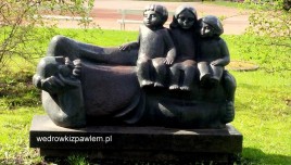 04- Litwa, Szawle, pomnik dziadka z wnukami