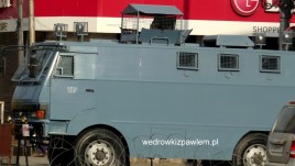 6- Srinagar, pojazd wojska w centrum miasta