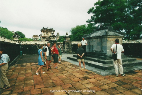 symboliczny grobowiec cesarski,Azja, hue,hanoi,halong, prelekcje,spotkania,fimy podroznicze,podroznik,